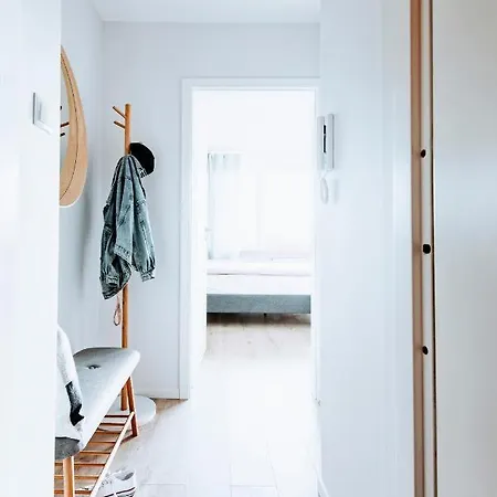 Square Apartment *