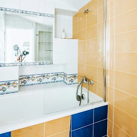 Square Apartment